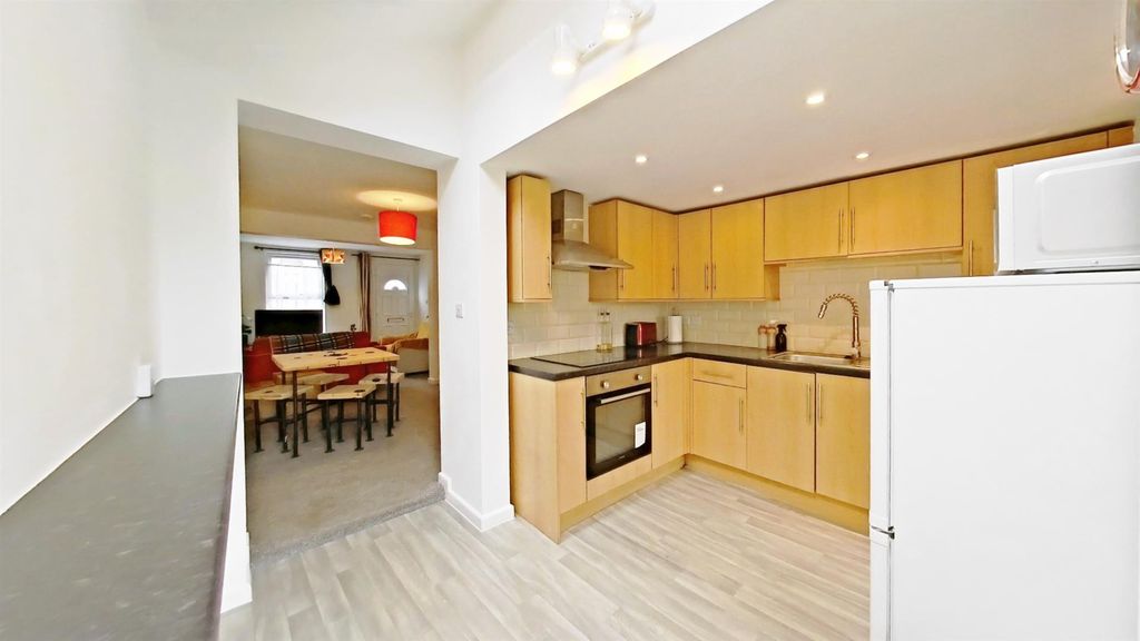 Property photo 2 of 16 Kitchen_Pe.Jpg