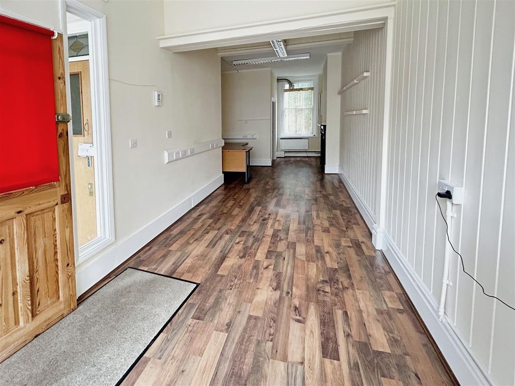 Property photo 2 of 5 2C0E8Aa5-4B1B-435A-B348-C061A49Bb379.Jpeg