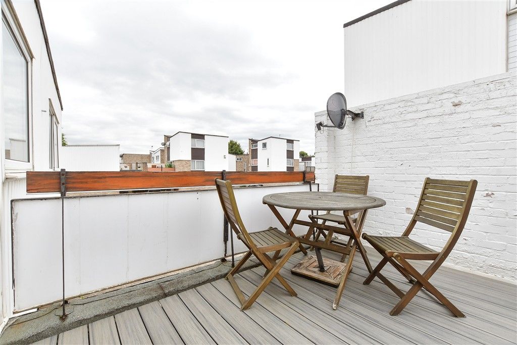 Property photo 2 of 8 Balcony / Terrace