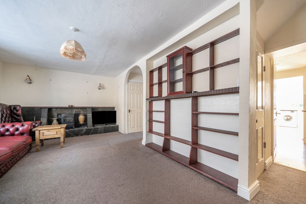 Property photo 2 of 18