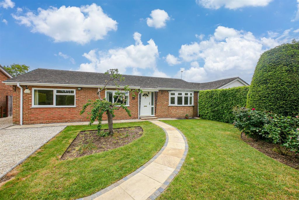 Property photo 1 of 16 Approach