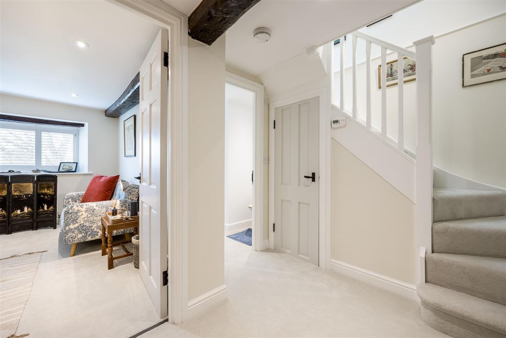 Property photo 3 of 15 Surprisingly Broad Hall