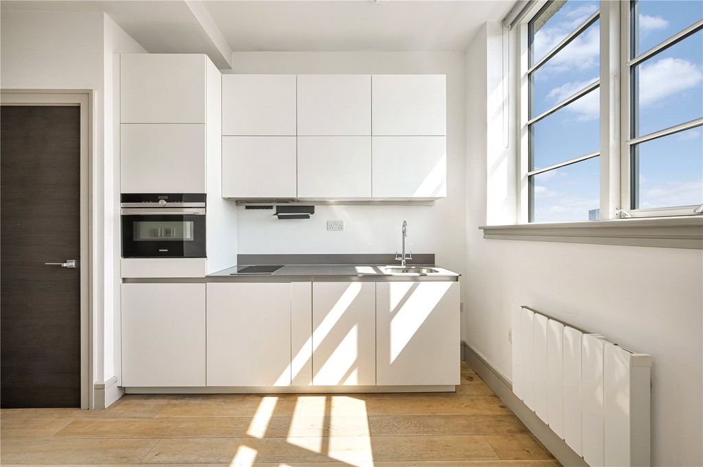 Property photo 3 of 8 Picture No. 06