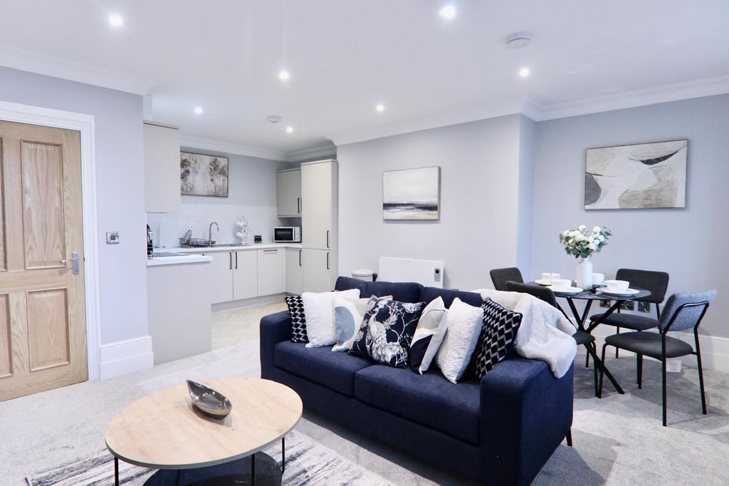 Property photo 1 of 45 Spacious 2-Bed Apartment With Large Open-Plan Living €“ Church House, Wakefield