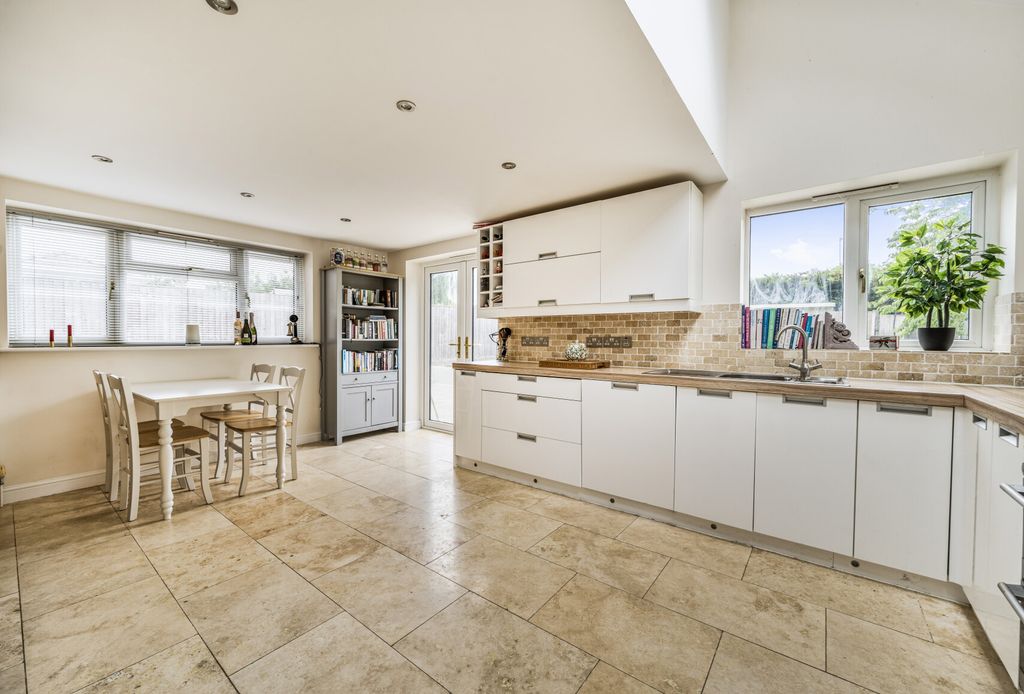 Property photo 3 of 12 1330548-21-6888E2...