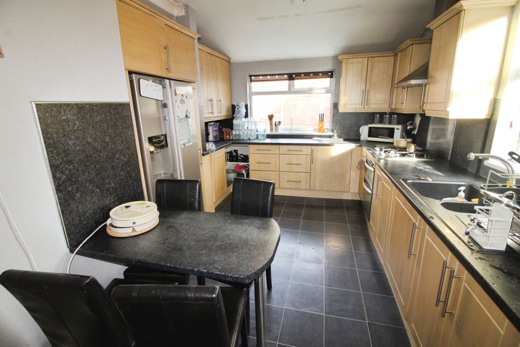 Property photo 3 of 24 Kitchen..Jpg