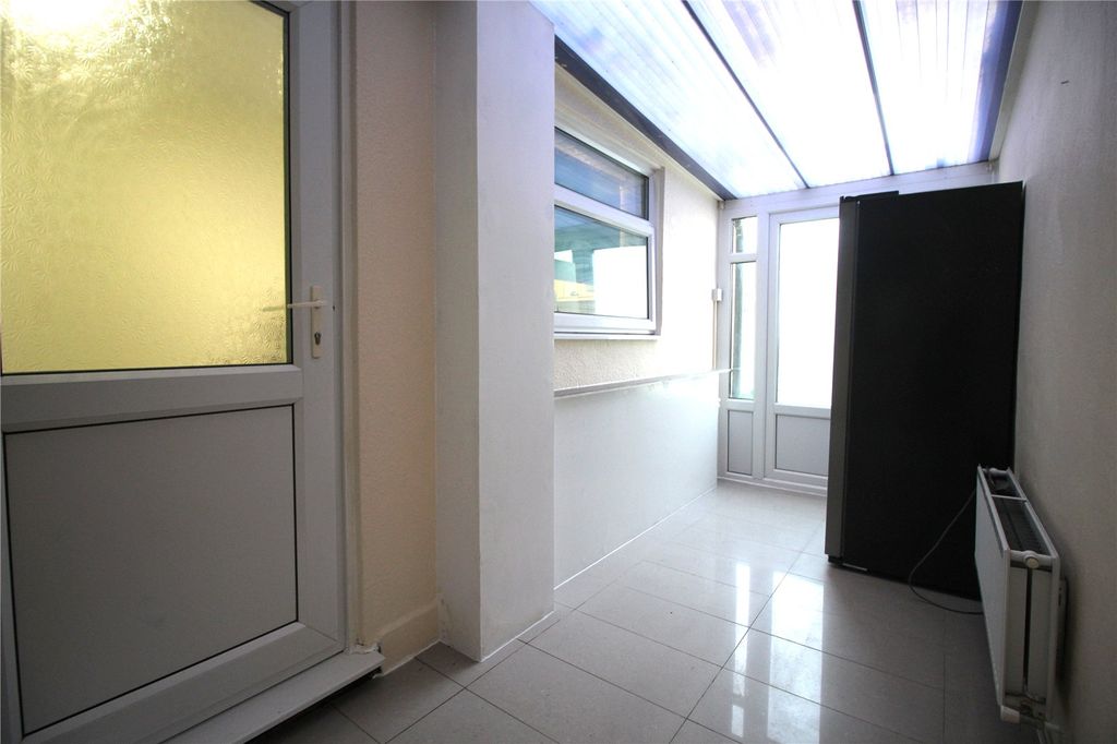 Property photo 3 of 8 Picture No. 17