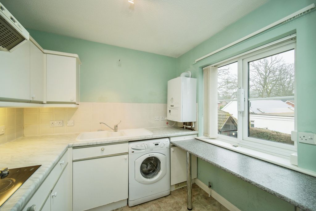 Property photo 3 of 10 Kitchen