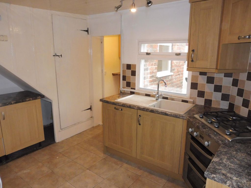 Property photo 2 of 7 Kitchen