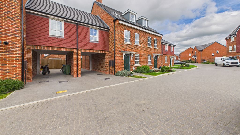 Property photo 1 of 31 Cam04968G0-Pr0113-Still005