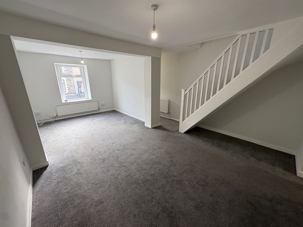 Property photo 3 of 9 Balcony