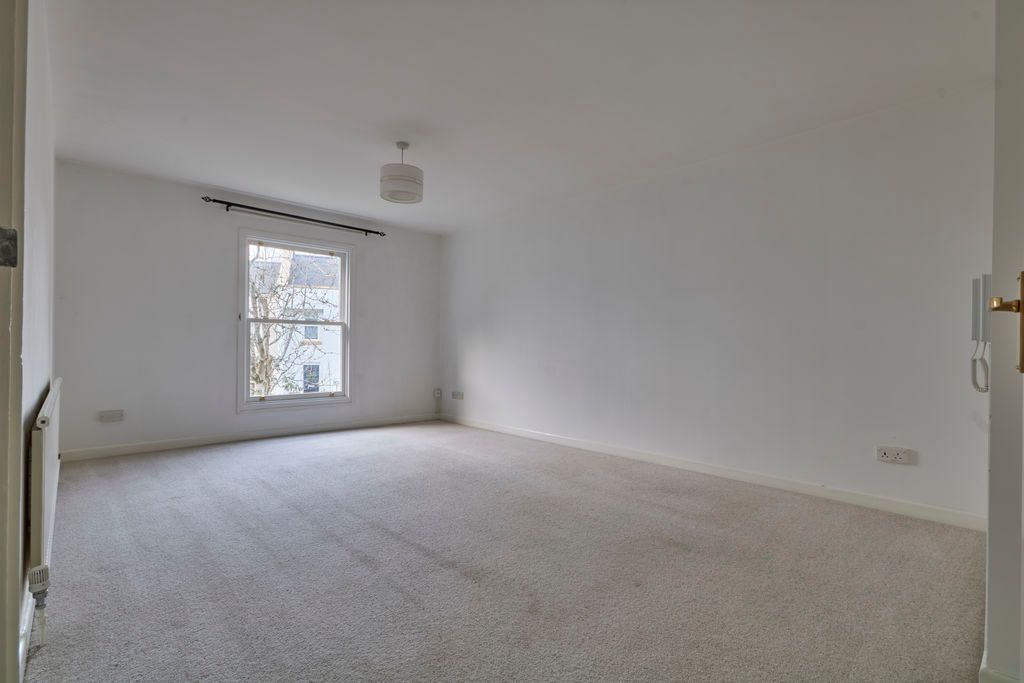 Property photo 2 of 10 Living Room