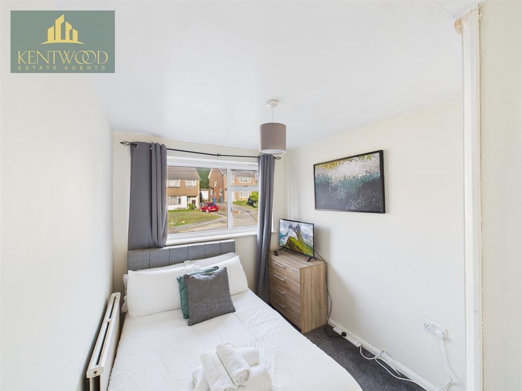 Property photo 3 of 11 Cam01964G0-Pr0072-Still012.Jpg