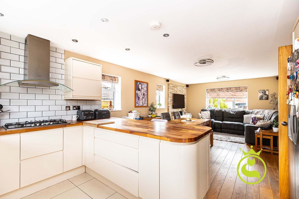 Property photo 2 of 19