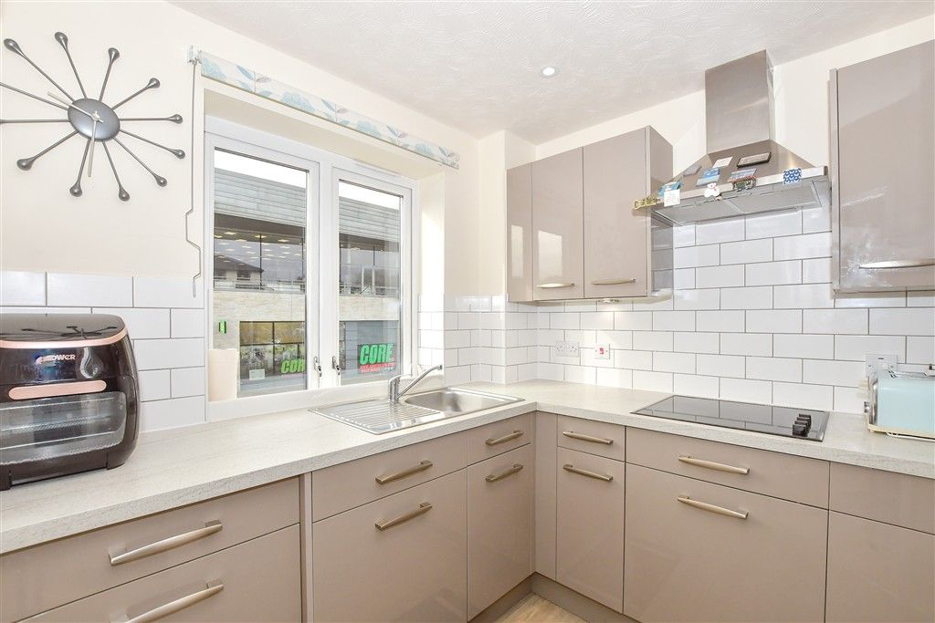 Property photo 2 of 8 Kitchen