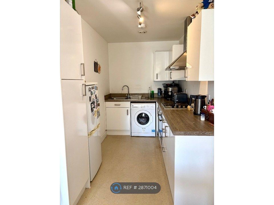 Property photo 2 of 6 Kitchen