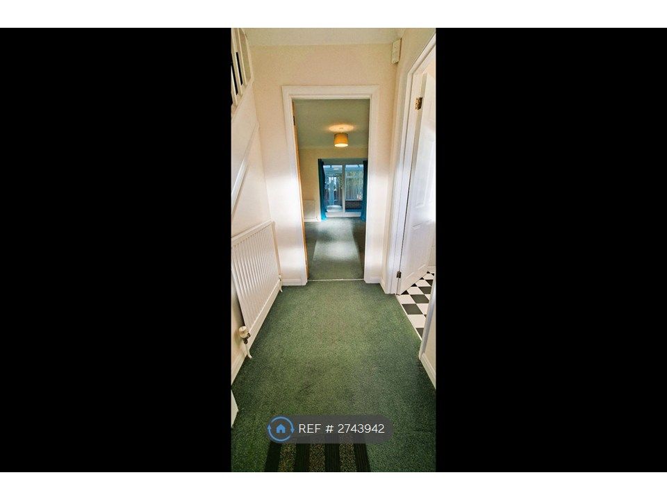 Property photo 3 of 19 Entrance