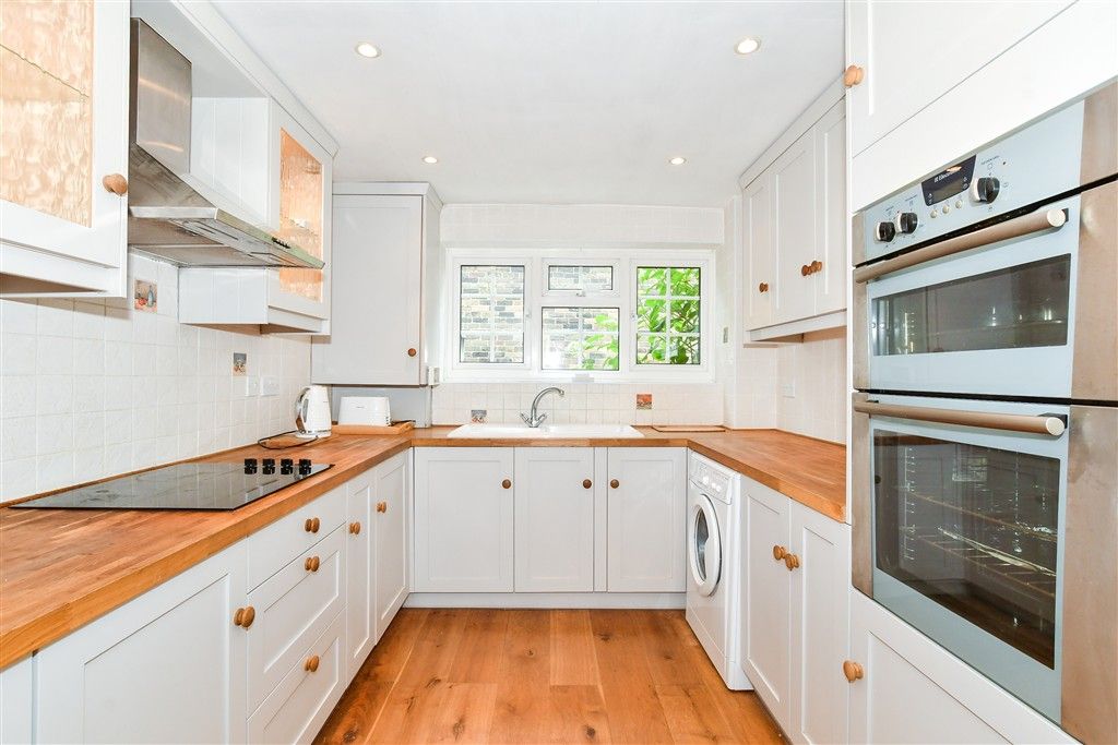 Property photo 2 of 11 Kitchen