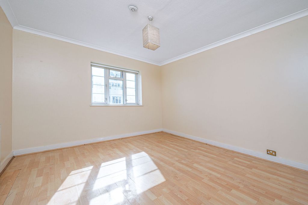 Property photo 3 of 6