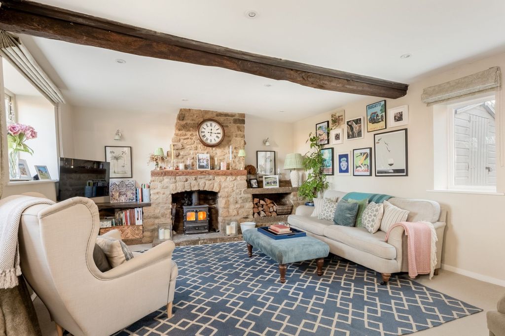 Property photo 3 of 14 Sitting Room