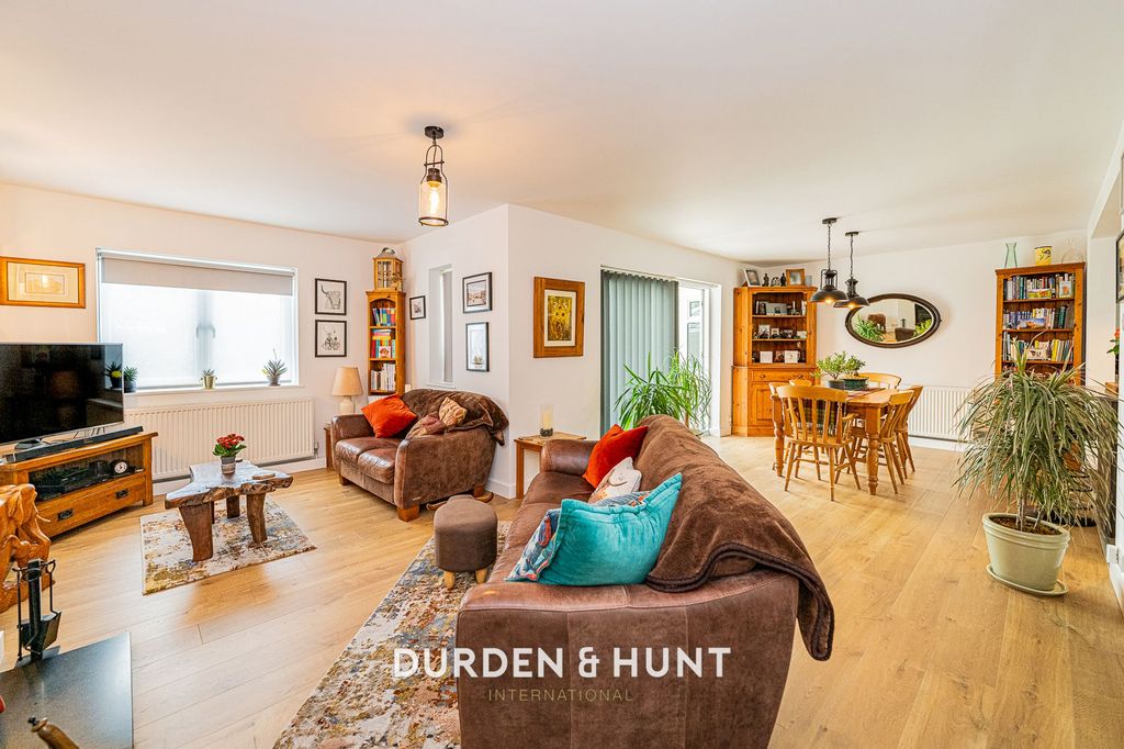 Property photo 2 of 32