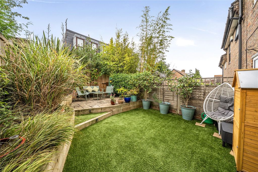 Property photo 3 of 16 Garden