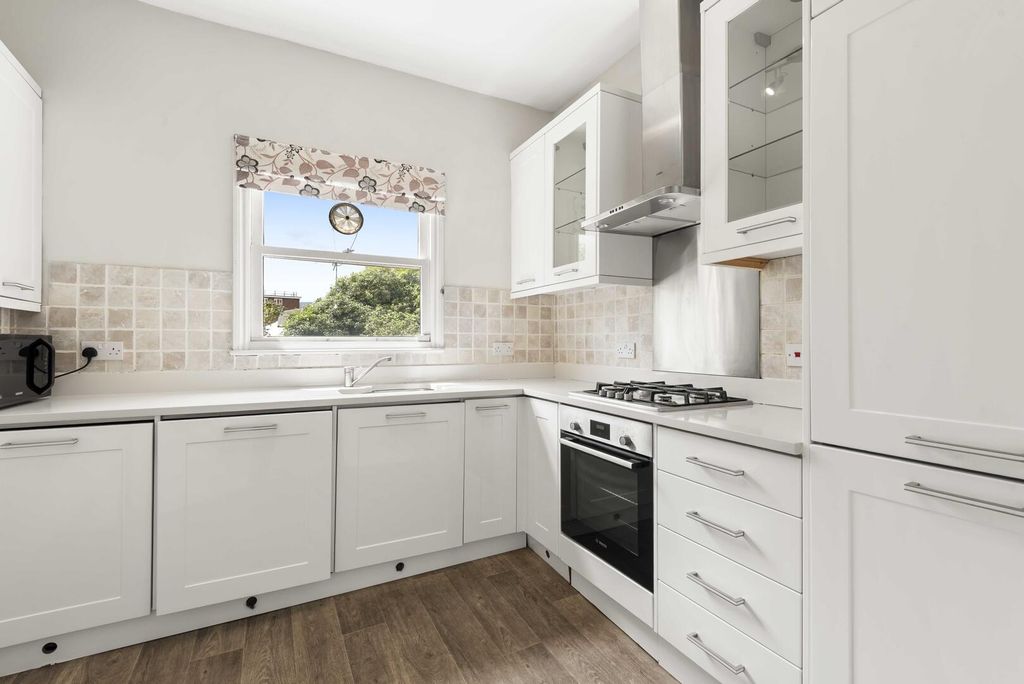 Property photo 2 of 11 Kitchen
