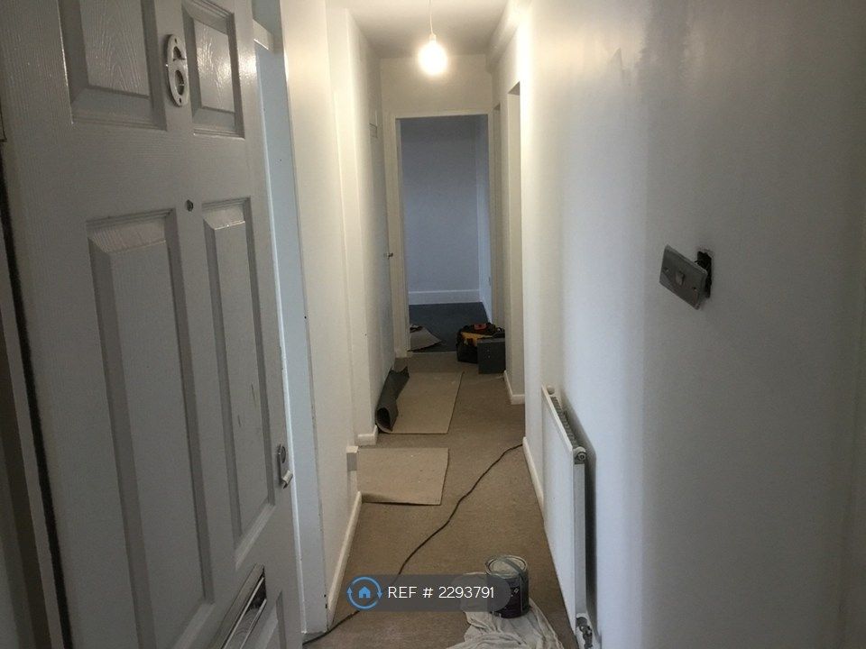 Property photo 2 of 8 Hall