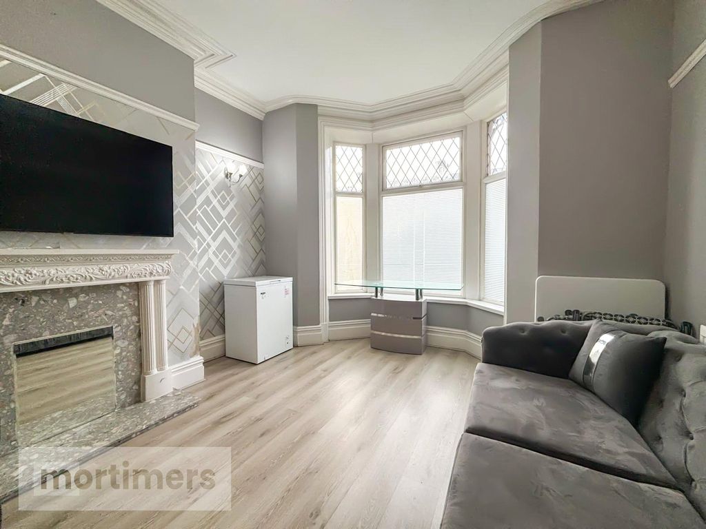 Property photo 3 of 16 Living Room