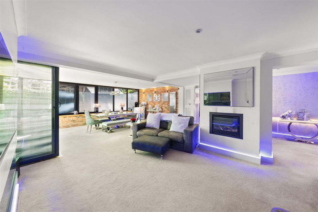 Additional image 4 of 4 bed detached bungalow for salePole Hill Road, Hayes UB4
