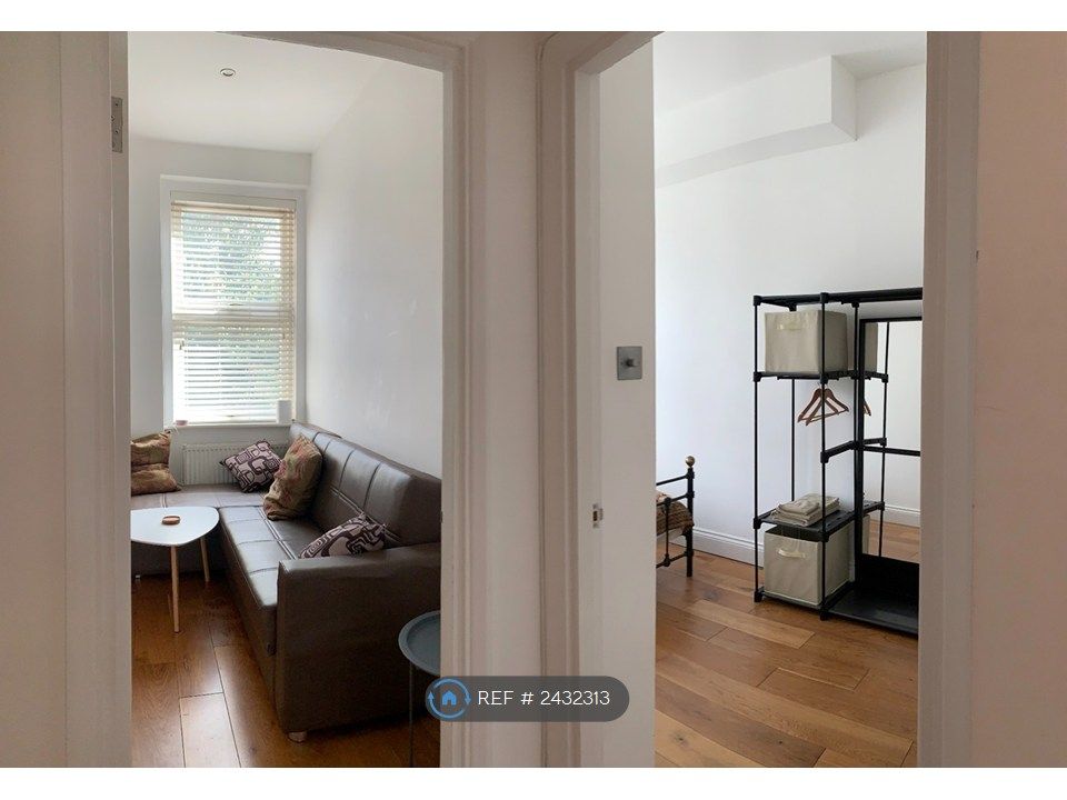 Property photo 3 of 9 Layout: Bedroom2 Next To Lounge
