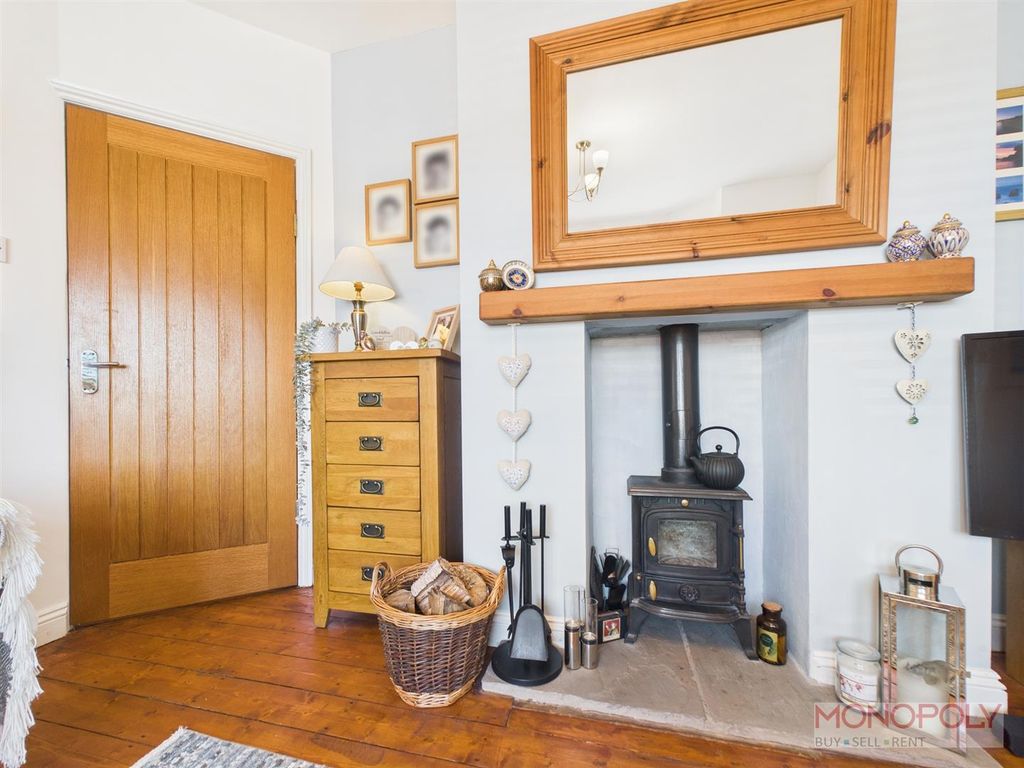 Property photo 3 of 33 Cam03815G0-Pr0295-Still004.Jpg