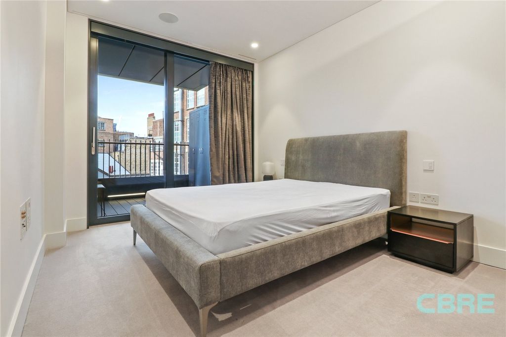 Property photo 3 of 15 Rathbone Place