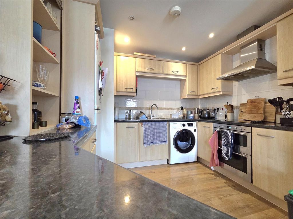 Property photo 3 of 12