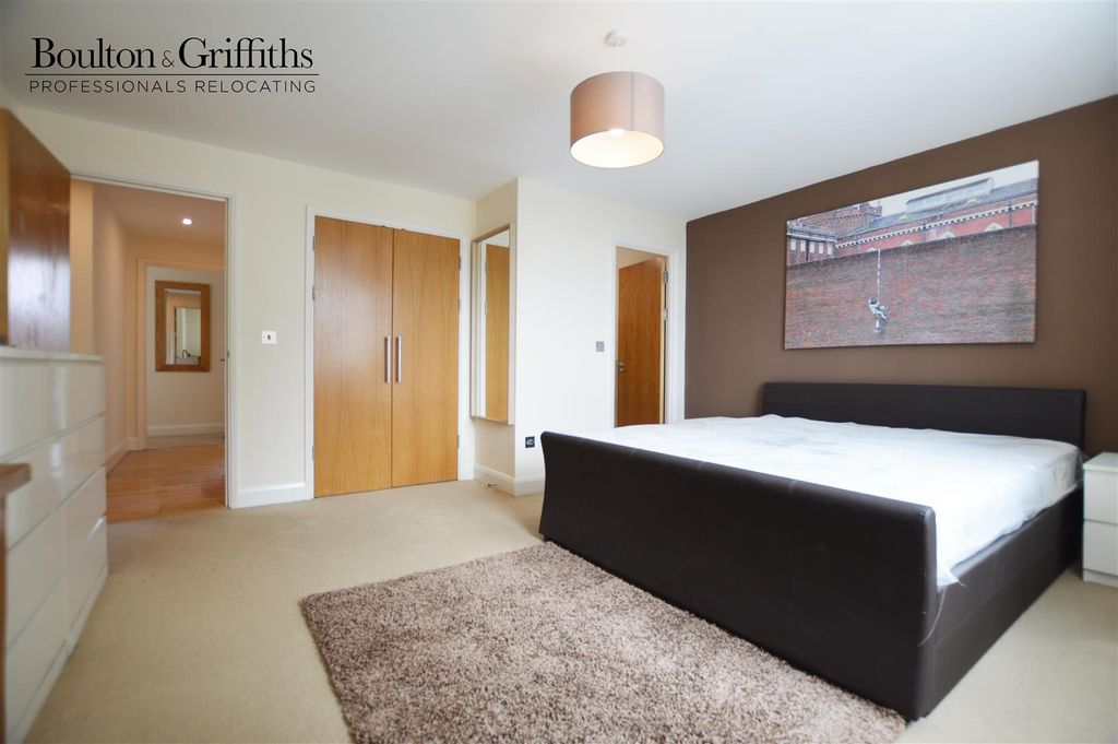 Property photo 3 of 24 Main Bedroom