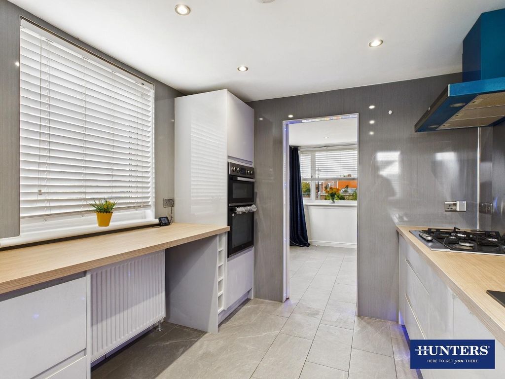 Property photo 3 of 16 Kitchen