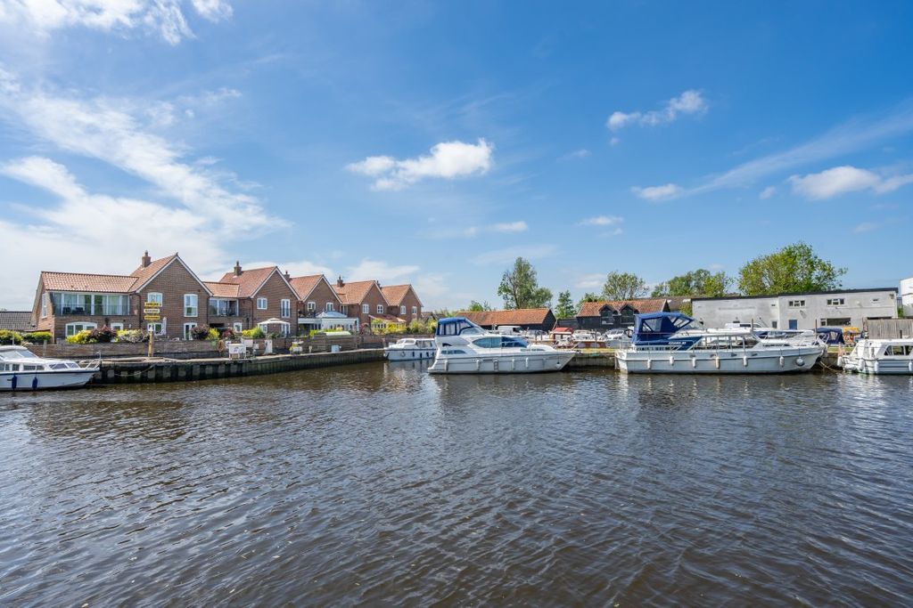 Property photo 2 of 25