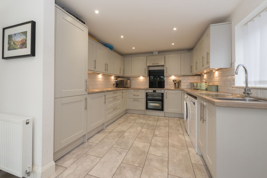 Property photo 2 of 18 Kitchen