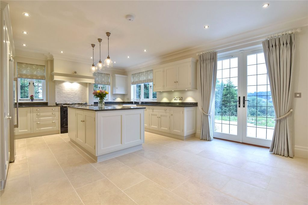 Property photo 2 of 9 Kitchen