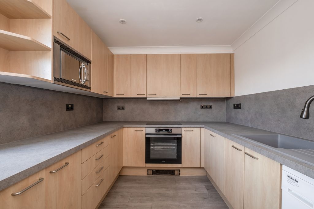 Property photo 2 of 21 Kitchen