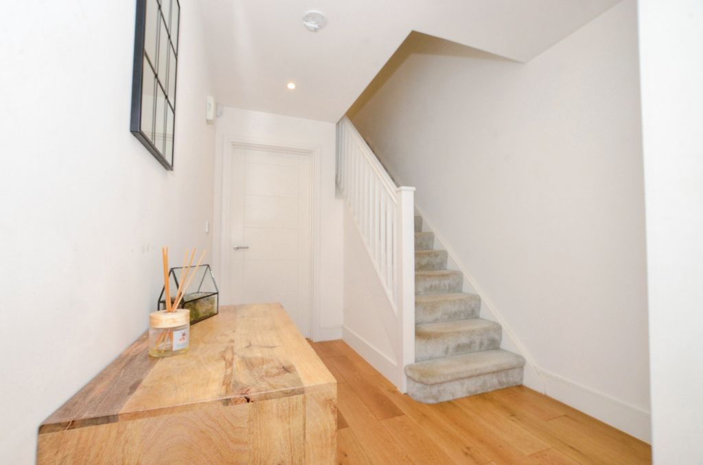Property photo 2 of 25