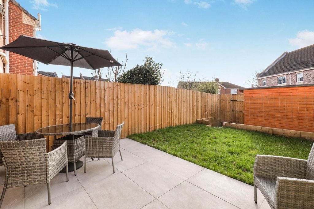 Property photo 3 of 15 Garden