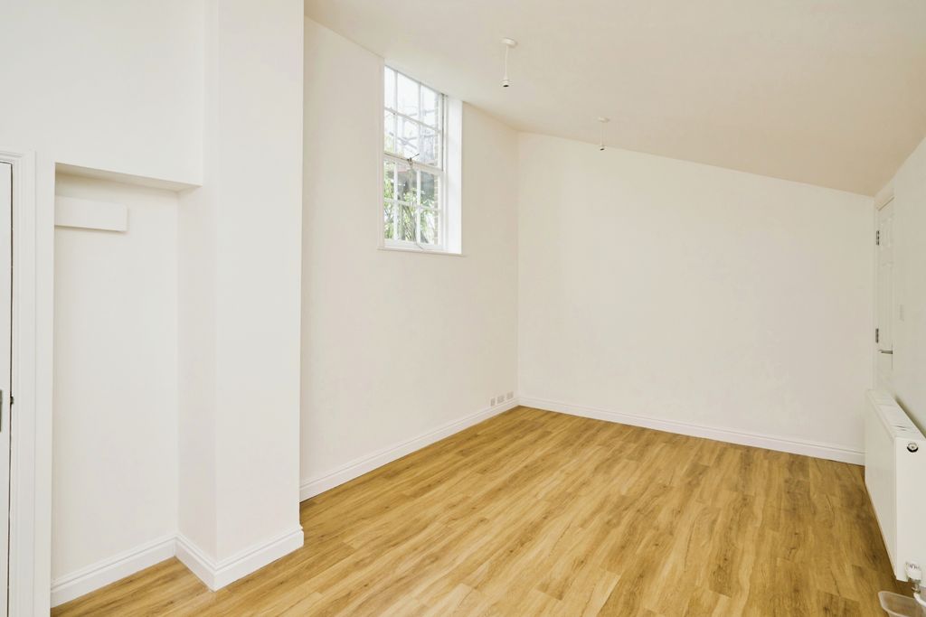 Property photo 3 of 9 3