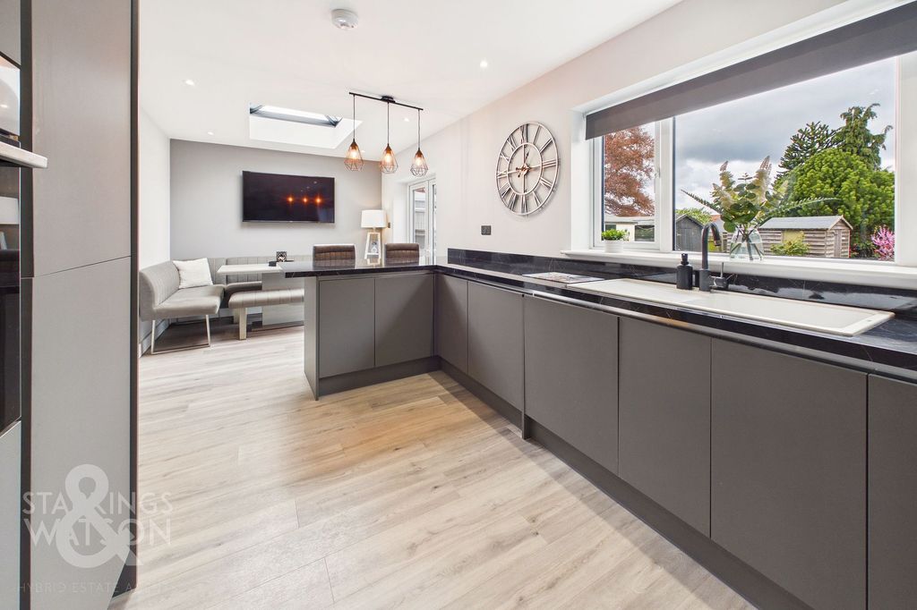 Property photo 3 of 23