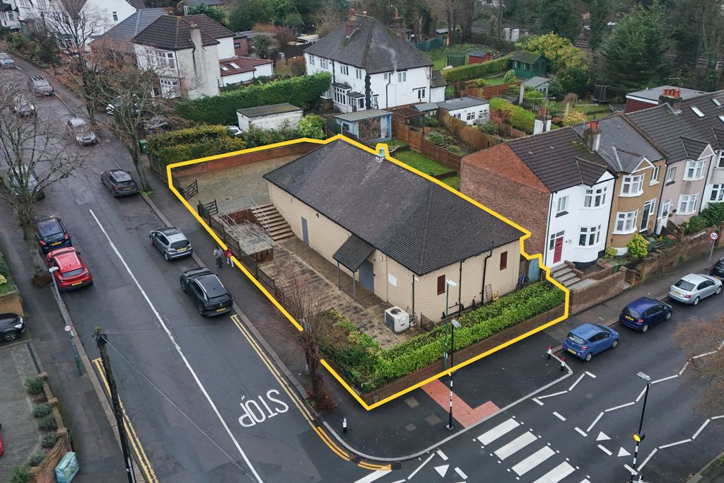 Property photo 1 of 12 16 Hill Road, Carshalton, Sutton, Sm5 3Ra