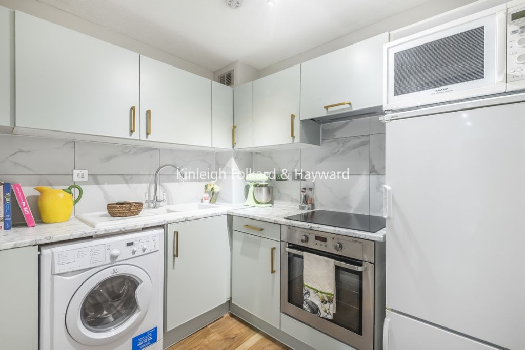 Property photo 3 of 6 E0c7F1Fb-cd02-4B9d-A