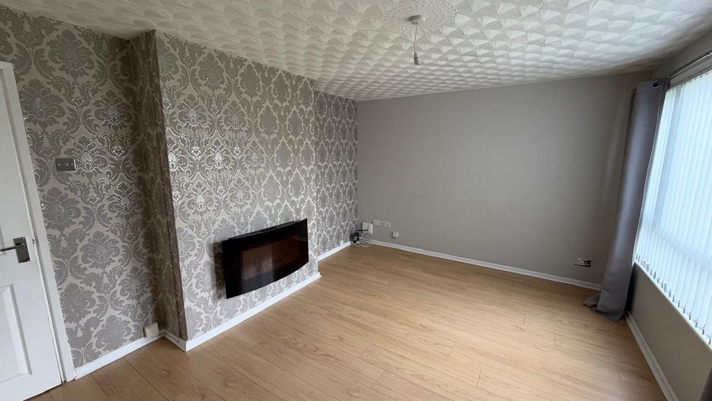 Property photo 3 of 14 Living Room