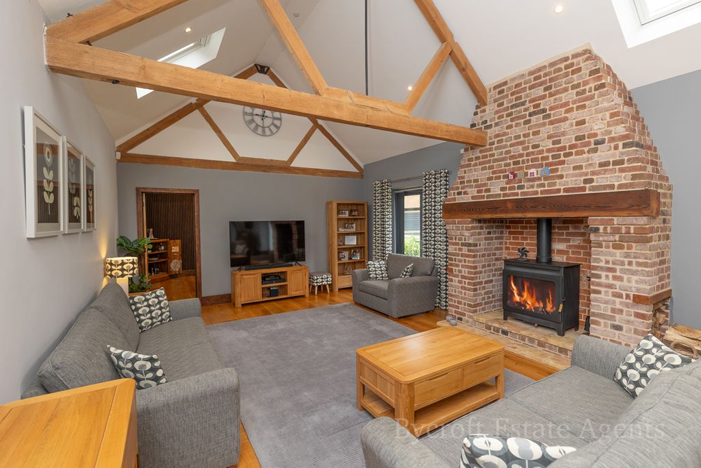 Property photo 3 of 28