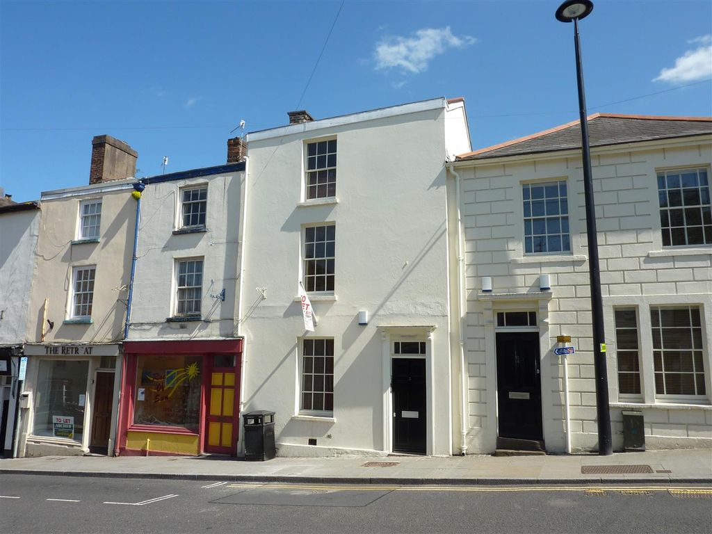 Property photo 1 of 9 Studio, 3 Moor Street