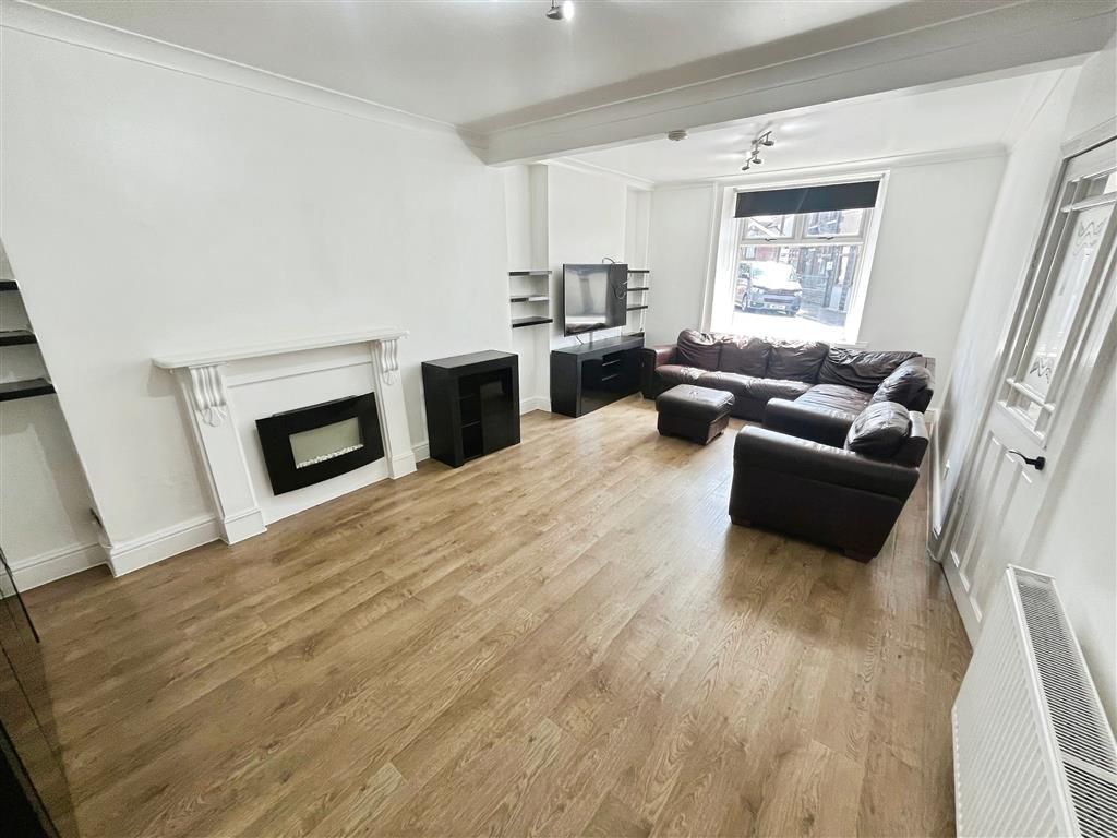 Property photo 3 of 10 Living Room